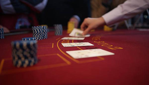 Comparing Popular Table Variants at a Singapore online casino Site